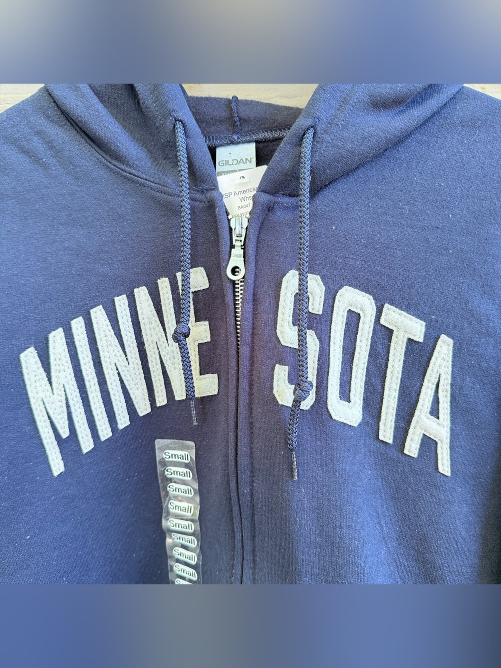 Gildan Minnesota Navy Blue Hoody Small Gray Lettering NWT - Picture 6 of 8